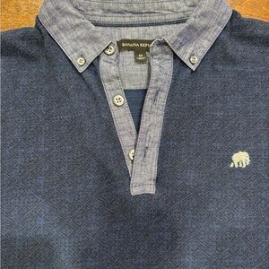 Banana Republic Men’s Polo Shirt- size Medium